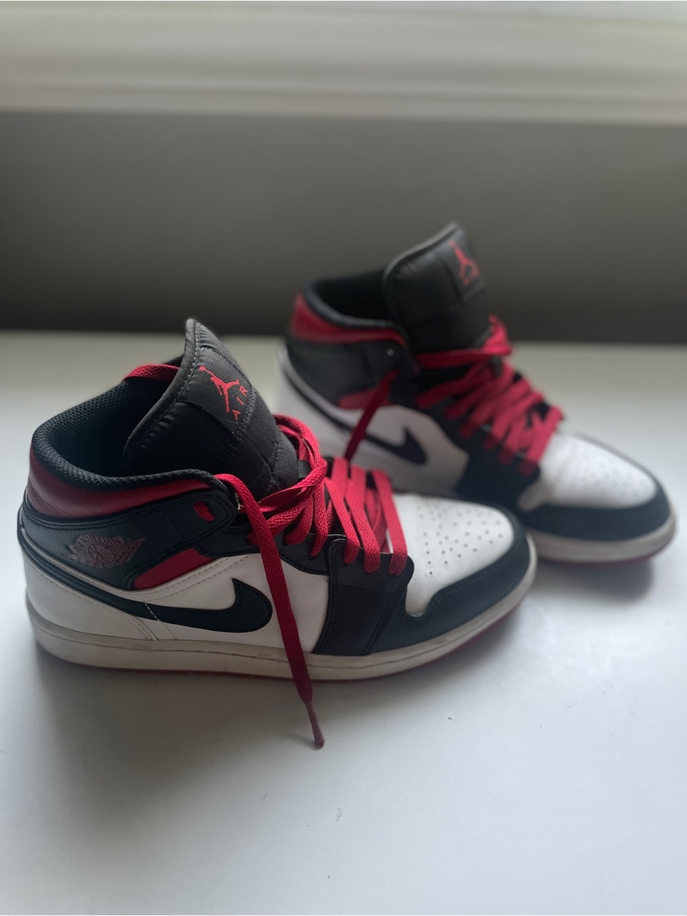 Air Jordan 1 Mid - Gym Red Black Toe